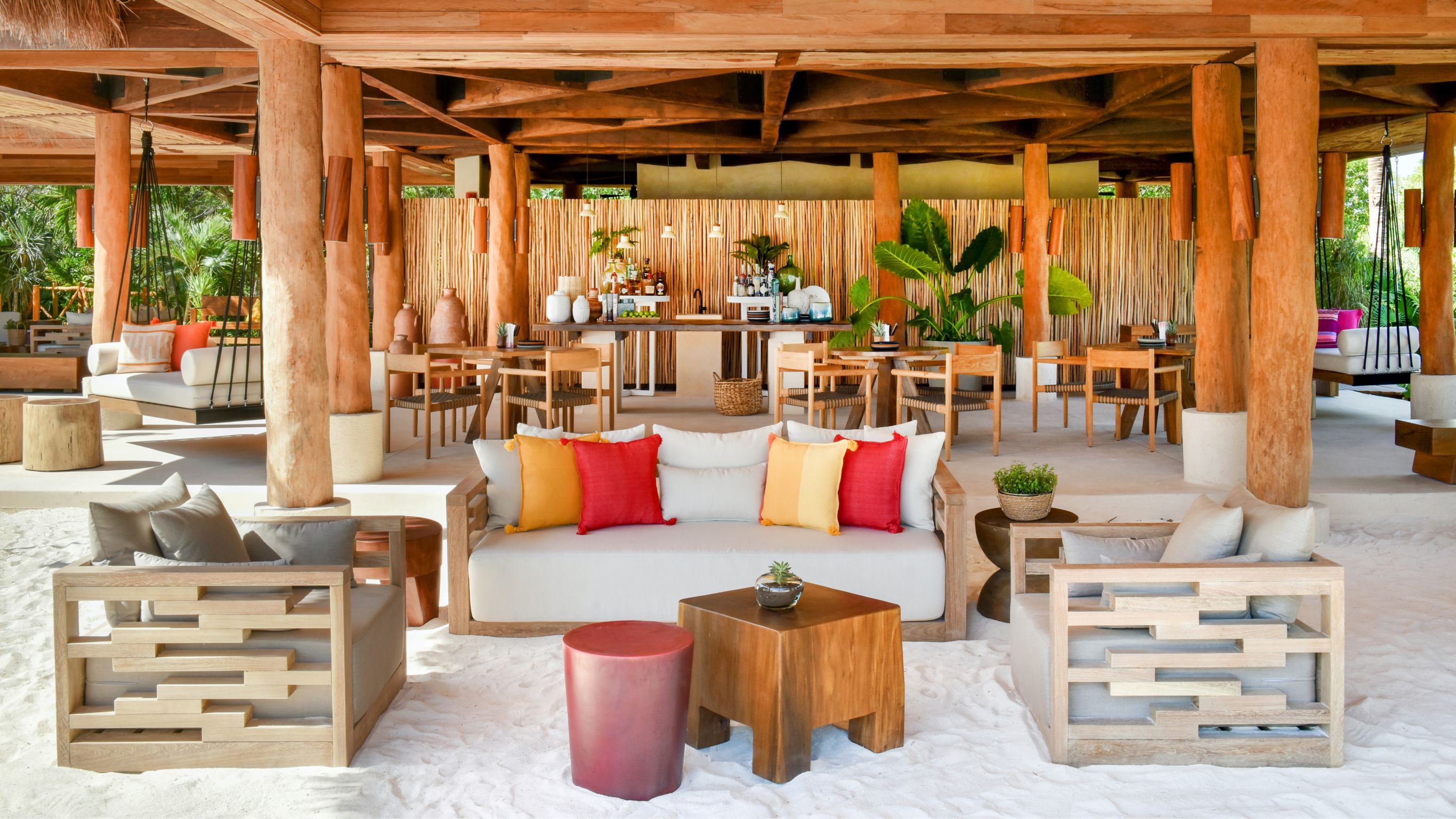 LA CANTINA AT AQUÍ ME QUEDO